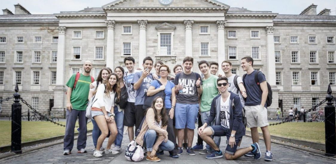 Gli studenti del corso junior di inglese dell'Emerald Cultural Institute di Dublino